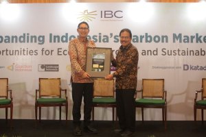 IBC Serahkan Rekomendasi Pengembangan Pasar Karbon kepada OJK