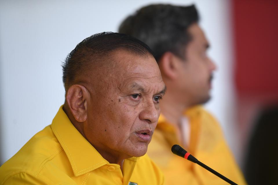 golkar, bobby, khofifah