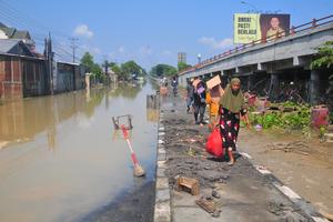 Banjir jalan pantura Demak mulai surut