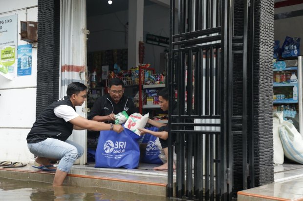 BRI sebagai salah satu BUMN besar di Indonesia, melalui program BRI Peduli turut berperan aktif dalam memberikan bantuan kepada masyarakat yang terdampak bencana, seperti banjir di Demak.