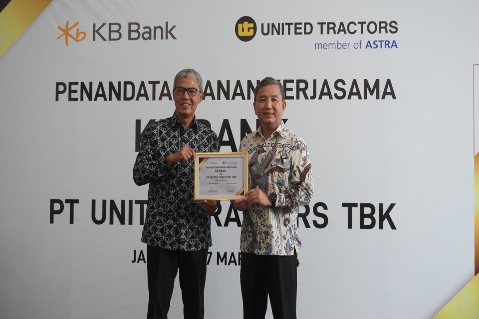 KB Bank dan PT United Tractors Tbk (UT) menjalin kemitraan melalui penandatangan fasilitas kredit yang diadakan di UT Head Office pada Rabu, 27 Maret 2024. 