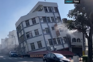Bangunan roboh karena gempa di Taiwan