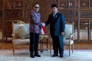 Menteri Pertahanan Prabowo Subianto bertemu PM Malaysia Anwar Ibrahim di Putrajaya, Malaysia, Kamis (4/4). Foto: Instagram/Anwar Ibrahim