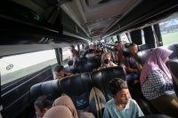 Mudik Gratis TNI AL Menggunakan Bus dan Kapal Perang