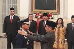 Presiden Joko Widodo melantik KSAU Marsekal Tonny Harjono di Istana Negaera, Jakarta, Jumat (5/4). Foto: M Fajar Riyandanu