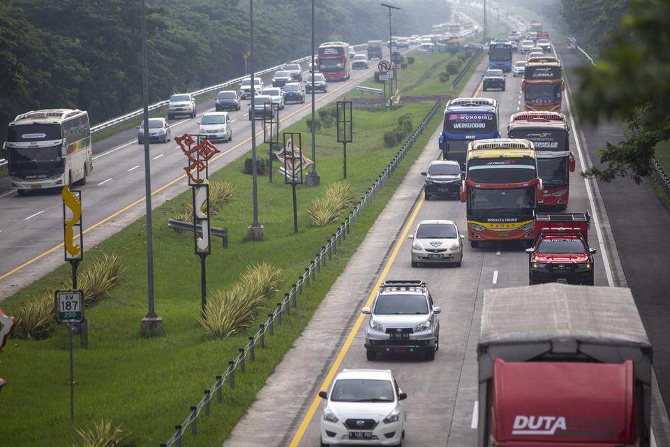 H-4 Jelang Idul Fitri, Volume Lalu Lintas di Tol Luar Jawa Melonjak