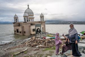 Wisata masjid terapung bekas tsunami di Palu