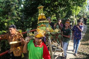 Tradisi sesaji Rewanda di Goa Kreo Semarang