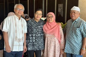 Momen Sri Mulyani bertemu dengan Basuki Hadimuljono beserta keluarga saat mudik ke Semarang, Jawa Tengah.