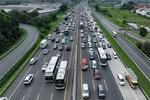Kemacetan arus balik di Tol Jakarta-Cikampek
