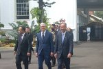 CEO Apple Tim Cook bersama Menteri Perindustrian Agus Gumiwang Kartasasmita dan Menteri Kominfo Budi Arie Setiadi di Istana Kepresidenan, Jakarta, Rab