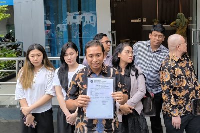  Lembaga Konsultasi Bantuan Hukum Fakultas Hukum Universitas Indonesia (LKBH FHUI) melaporkan Ketua KPU Hasyim Asy'ari ke DKPP, Kamis (18/4)