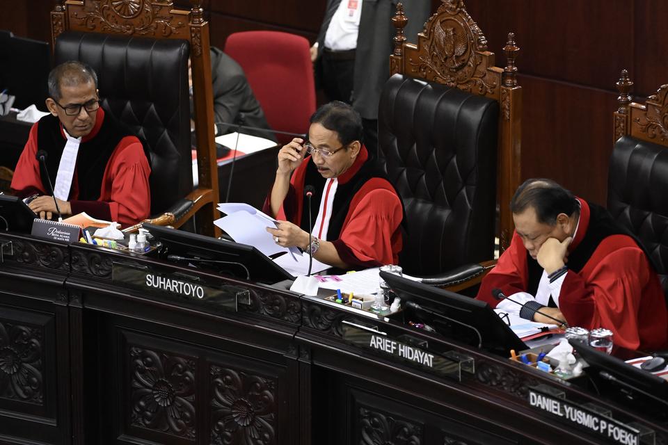 Ketua Mahkamah Konstitusi (MK) Suhartoyo membacakan putusan sidang perselisihan hasil Pilpres 2024 di Gedung Mahkamah Konstitusi, Jakarta, Senin (22/4/2024).