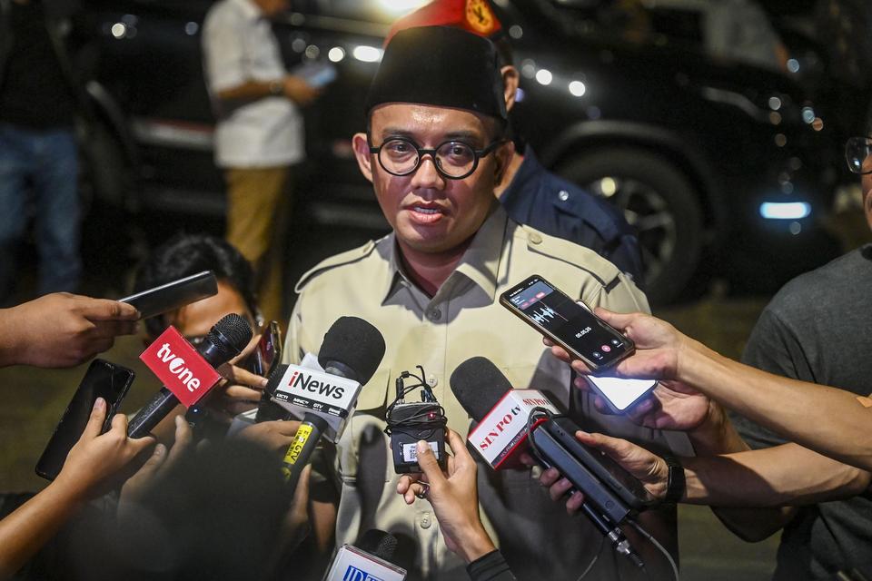 hasan nasbi, gerindra, prabowo
