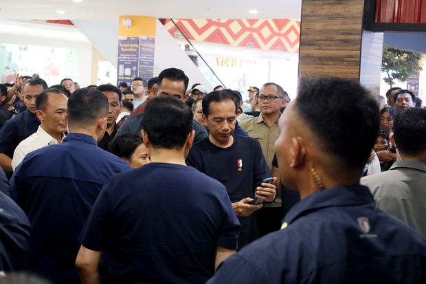 Presiden Jokowi kunjungi mal di mamuju