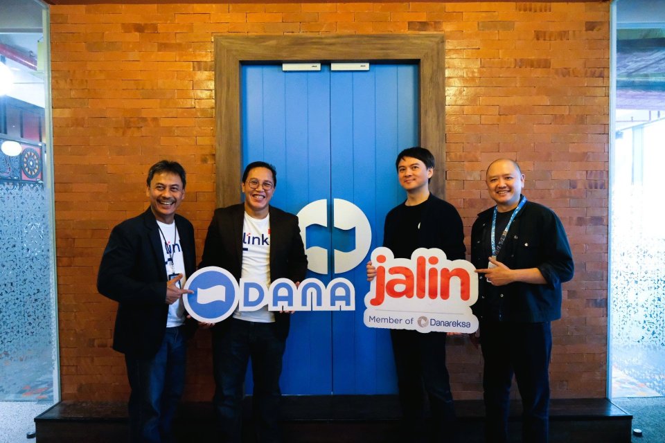 PT Jalin Pembayaran Nusantara (Jalin), anak usaha Holding BUMN Danareksa, dan PT Espay Debit Indonesia Koe (DANA) melakukan kerja sama strategis untuk teknologi pemroses pembayaran (switching) berbasis Quick Response Indonesia Standard (QRIS).