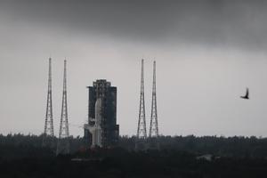 Wahana Chang'e-6 milik Badan Antariksa Nasional China diluncurkan ke bulan