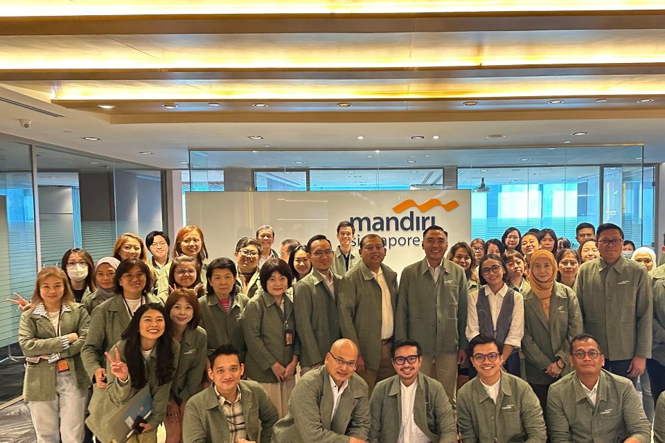 Visi keberlanjutan dan penerapan ESG Bank Mandiri diimplementasikan untuk kantor operasional yang ada di Indonesia, beserta kantor-kantor luar negeri terutama di Singapura.
