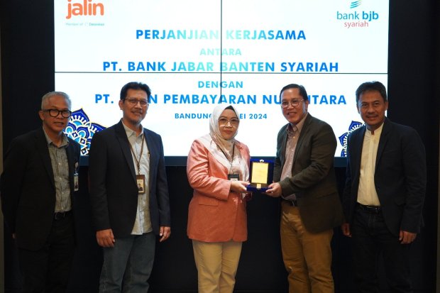 Nasabah Bank BJB Syariah bisa menggunakan ekosistem digital dan layanan Link dari PT Jalin, seperti jaringan ATM, Tarik Tunai Tanpa Kartu (CCW), dan QR Antarnegara (cross-border).