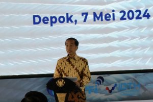 Presiden Jokowi atau Joko Widodo meresmikan laboratorium pengujian alat dan perangkat telekomunikasi terbesar di Asia Tenggara, Selasa (7/5). 