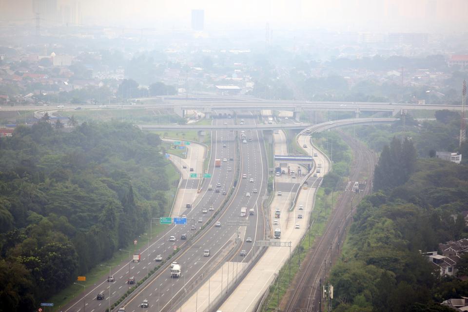 Tangerang Selatan, Banten dan Bekasi, Jawa Barat, menjadi kota yang menempati peringkat pertama dan kedua kota dengan kualitas udara terburuk di Indonesia pada Senin (28/10) pagi.