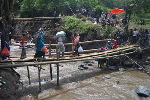 Jembatan darurat pasca bencana di Tanah Datar