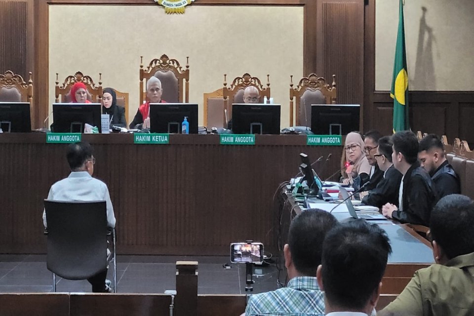 JK hadir di sidang kasus korupsi Karen Agustiawan sebagai saksi a de charge atau saksi yang meringankan. 