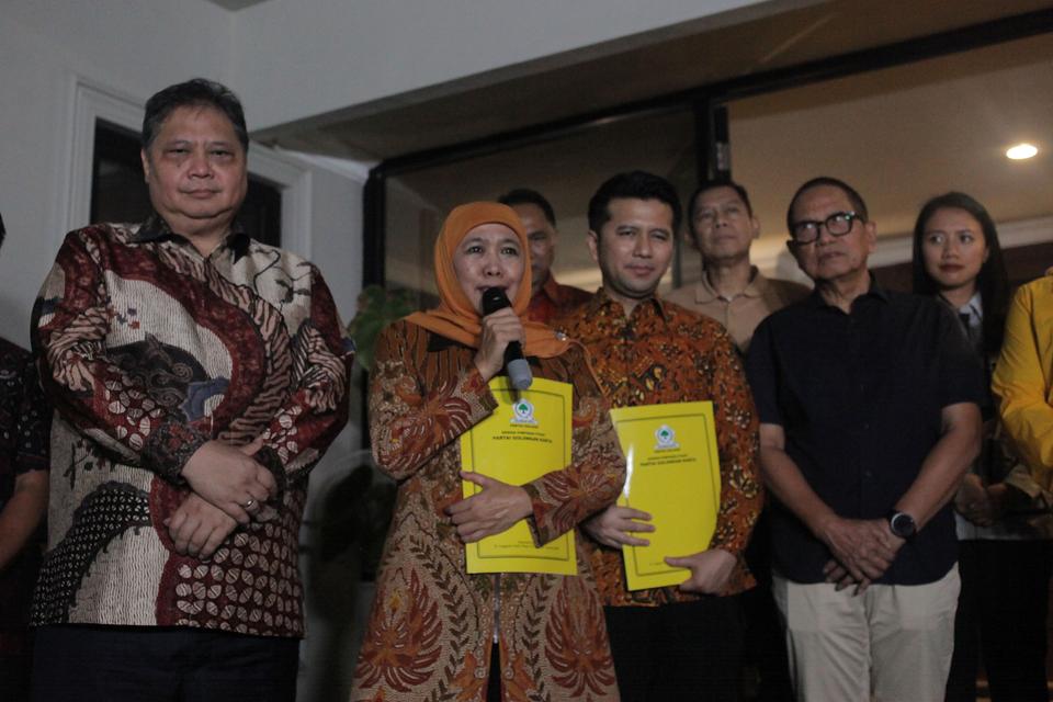 Setelah resmi mendapatkan dukungan dari Partai Demokrat dan Partai Golkar untuk kembali ikut Pilkada Jawa Timur, kini Khofifah dan Emil Dardak mendekati PDIP dan PPP.