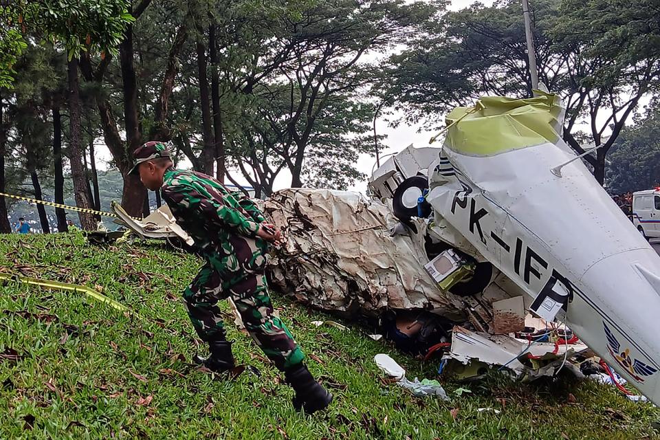 KNKT Duga Pesawat Latih Jatuh di BSD Saat Hendak Mendarat Darurat 