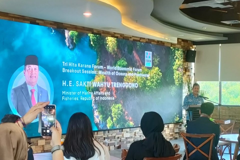 Menteri Kelautan dan Perikanan, Sakti Wahyu Trenggono, saat menjadi pembicara dalam Tri Hita Karana Forum Breakout Session: Wealth amd Ocean Water yang menjadi rangkaian World Water Forum atau WWF ke 10 di Denpasar, Bali, Minggu (19/5).