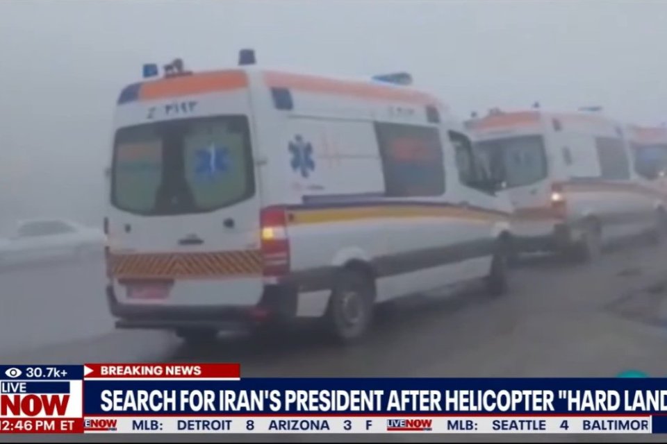 Tim penyelamat masih melakukan pencarian terhadap helikopter jatuh yang membawa Presiden Iran Ebrahim Raisi.
