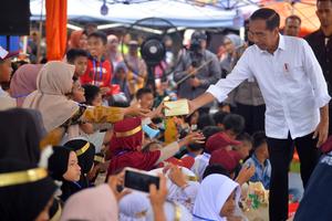 Presiden berkunjung ke posko pengungsian korban banjir bandang A