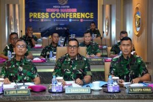 Konferensi pers terkait penyebab kematian Perwira TNI Angkatan Laut Lettu Laut (K) dr Eko Damara