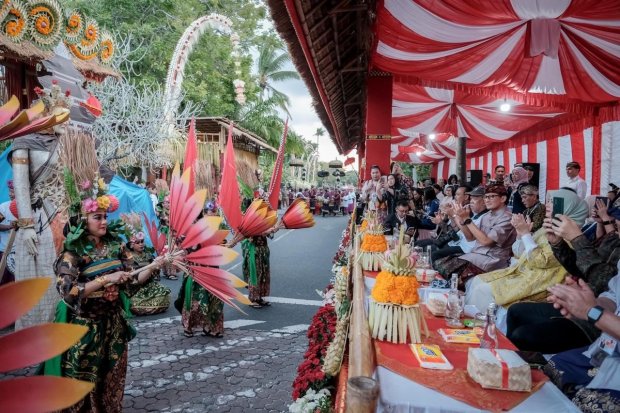 Menteri Pariwisata dan Ekonomi Kreatif (Menparekraf) Sandiaga Uno membuka "Bali Street Carnival" yang merupakan side event "World Water Forum ke-10", Senin (20/5).