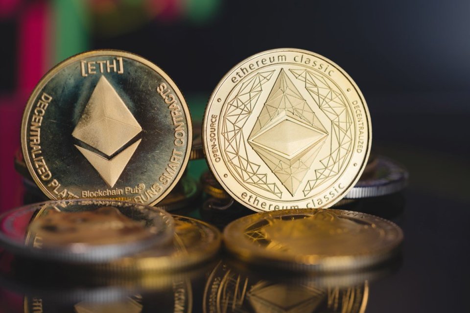 Ilustrasi koin ether (ETH), mata uang digital, kripto