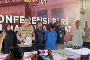 Polda Jawa Barat melakukan jumpa pers penangkapan satu DPO dalam kasus pembunuhan Vina Cirebon di Mapolda Jabar, Kota Bandung, Minggu (26/5/2024).