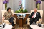 Menteri Keuangan Sri Mulyani dan basuki