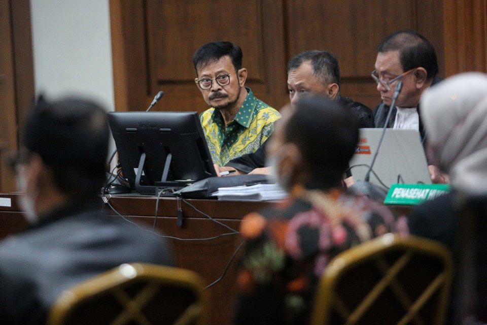 Terdakwa kasus pemerasan dan gratifikasi di lingkungan Kementerian Pertanian, Syahrul Yasin Limpo (kedua kiri) mengikuti sidang lanjutan di Pengadilan Tipikor, Jakarta, Senin (3/5/2024). 