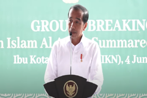 Presiden Joko Widodo saat groundbreaking Sekolah Islam Al-Azhar di IKN, Kalimantan Timur, Selasa (4/6).Foto: Youtube/Sekretariat Presiden