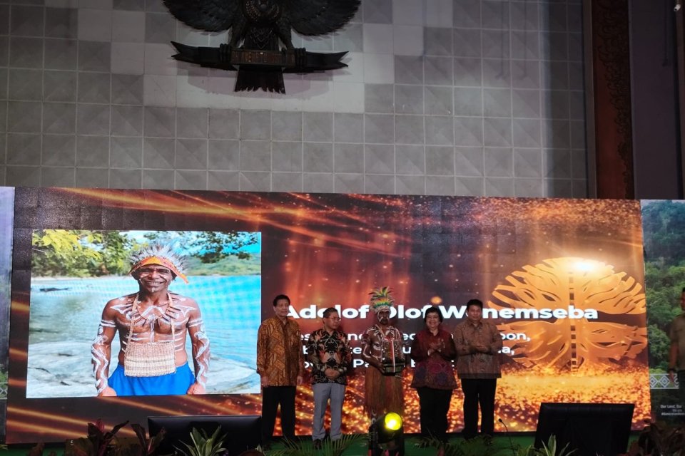 Adolof Olof Wanemseba, penerima Anugerah Kalpataru 2024 dari Kementerian Lingkungan Hidup dan Kehutanan