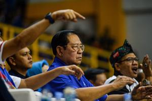 SBY menonton pertandingan voli Proliga
