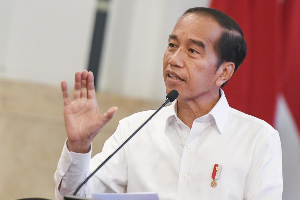 Presiden Jokowi memberikan arahan saat Rakornas Pengendalian Inflasi Tahun 2024 di Istana Negara, Jakarta, Jumat (14/6/2024). 