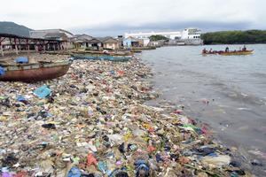 Sampah plastik cemari pantai Bandar Lampung