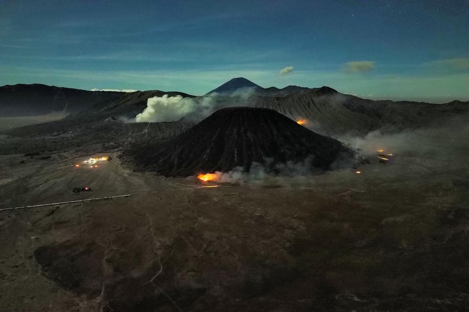 bromo, kebakaran, taman nasional