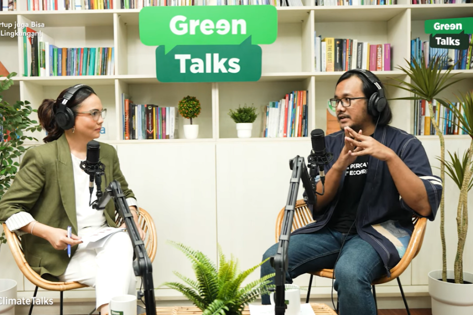 Chief Comercial Officer (CCO) Ecoxyztem Andreas Pandu Wirawan dalam podcast GreenTalks "Kerja di Startup Juga Bisa Selamatkan LingkunganLingkungan!" yang dipandu Masyita Crystallin.