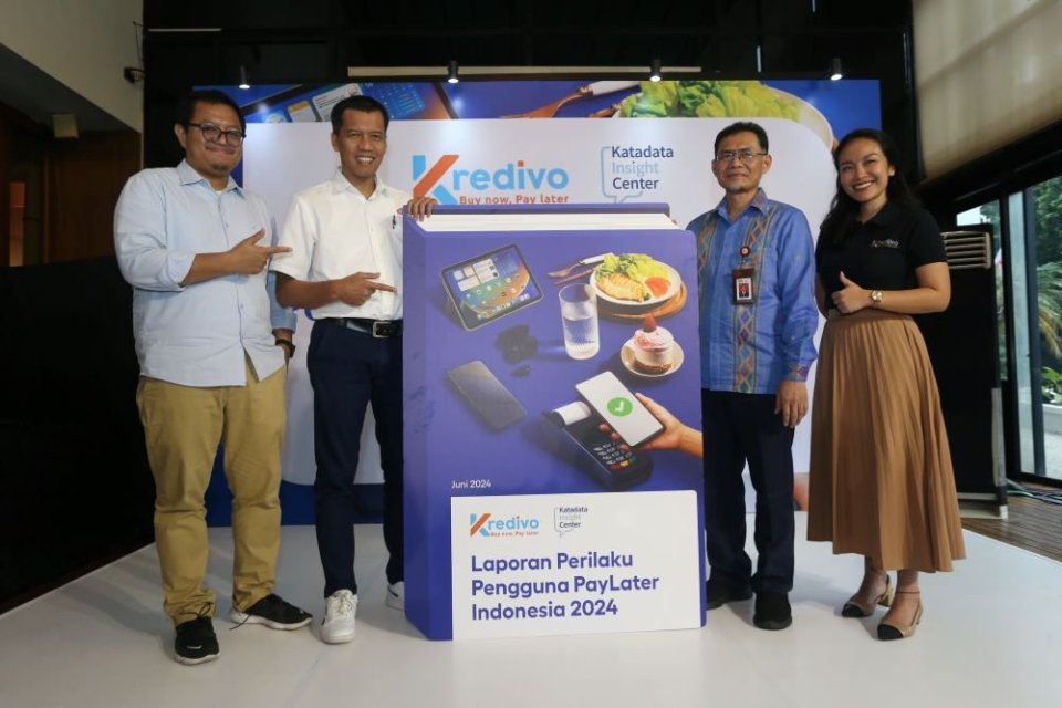 Kredivo dan Katadata Insight Center (KIC) meluncurkan riset bertajuk Laporan Perilaku Pengguna Paylater Indonesia 2024. Hasil riset ini diperoleh dari analisis terhadap transaksi online dan offline dari lebih dari 2 juta sampel pengguna Kredivo di 34 prov