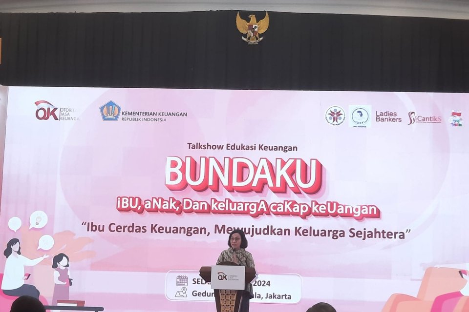 Menteri Keuangan Sri Mulyani hadir dalam acara bertajuk Ibu, Anak, dan Keluarga Cakap Keuangan di Gedung Dhanapala Kementerian Keuangan, Selasa (25/6/2024). 
