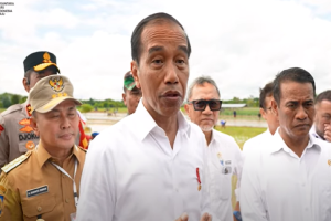Presiden Joko Widodo saat menyebar pompa di Kotawaringin Timur, Kalimantan Tengah, Rabu (26/6). Foto: Youtube/Sekretariat Presiden