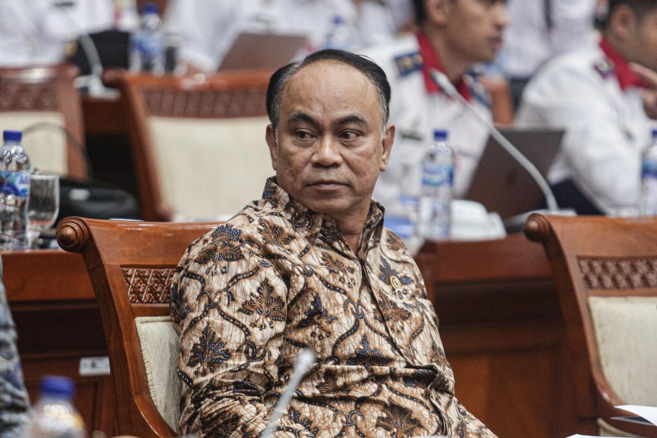 Menkominfo, Budi Arie Setiadi saat mengikuti rapat kerja dengan Komisi I DPR di Gedung Parlemen, Senayan, Jakarta, Kamis (27/6/2024). 