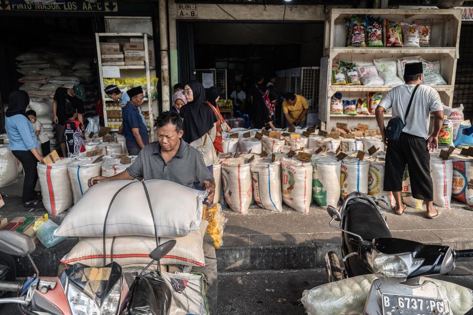 Daya Beli Lesu: Harga Telur hingga Daging Sapi Turun Sepanjang Bulan Ini